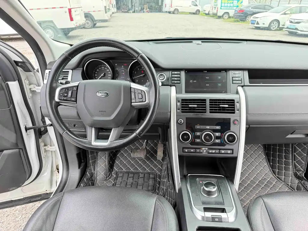 Land Rover Discovery Sport 2018 — фото 12