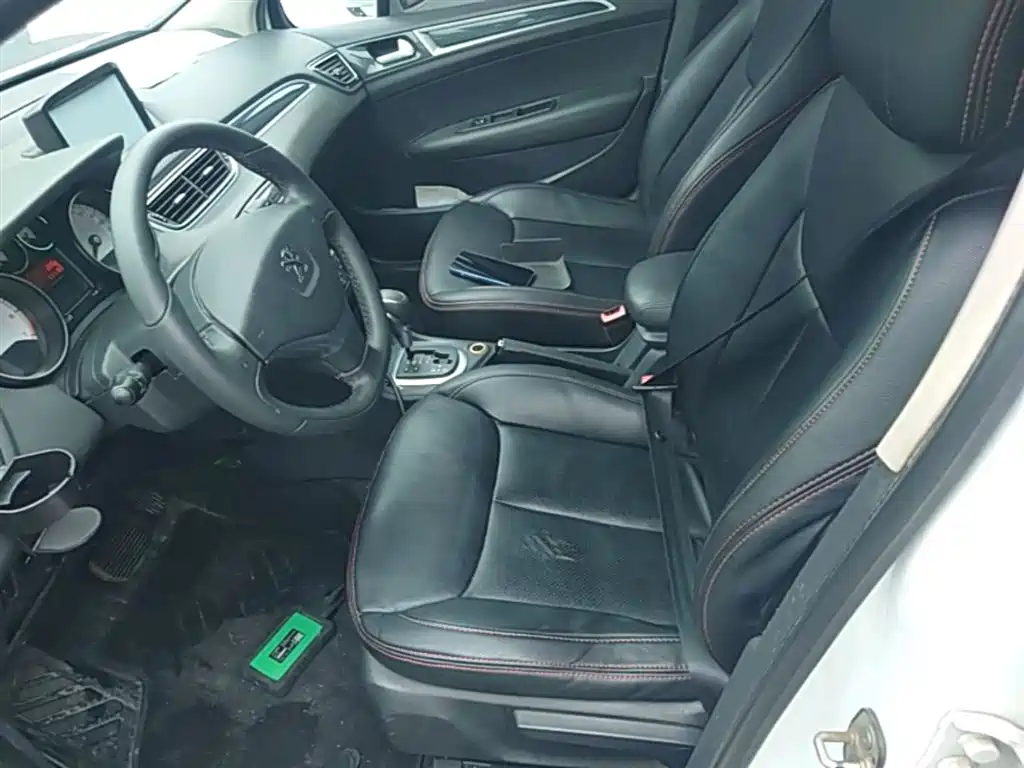 Peugeot 308 2015 — фото 15