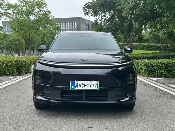 Li Auto L6 2025