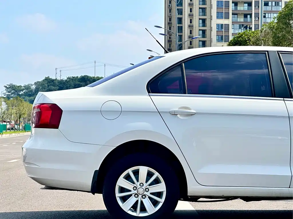 Volkswagen Jetta 2016 — фото 11