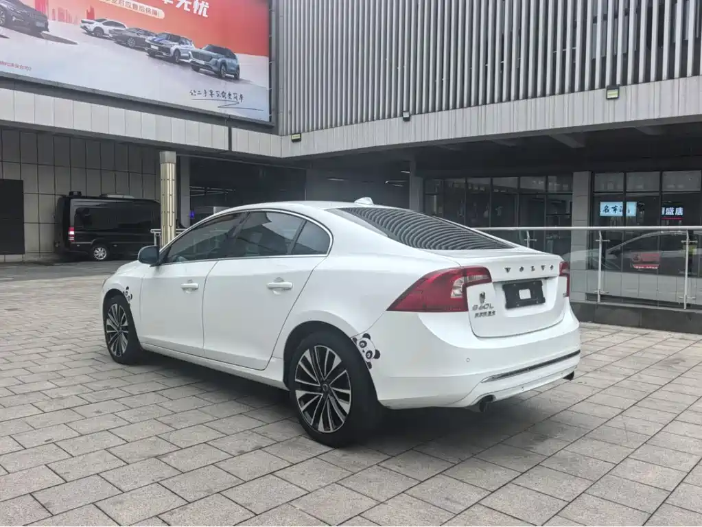 Volvo S60 2019 — фото 14