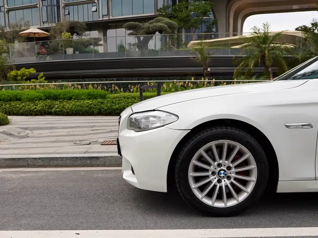 BMW 5 Series 2013 — фото 17