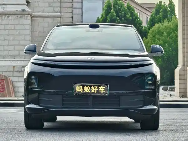 Li Auto L6 2025