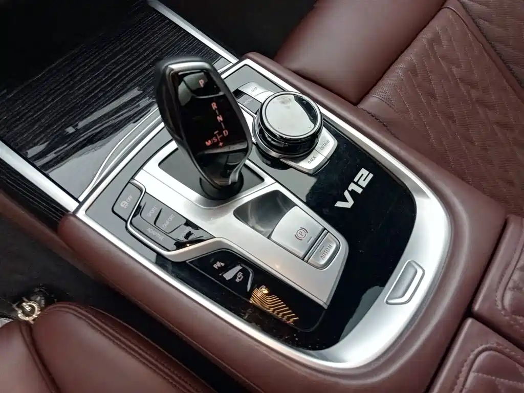 BMW 7 Series 2019 — фото 11