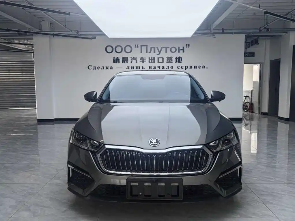 Skoda Octavia 2023 — фото 2