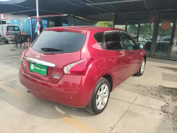 Nissan Tiida 2015