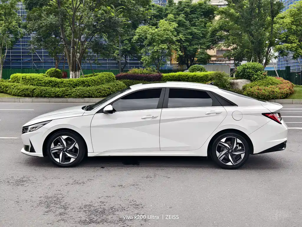 Hyundai Elantra 2022 — фото 11