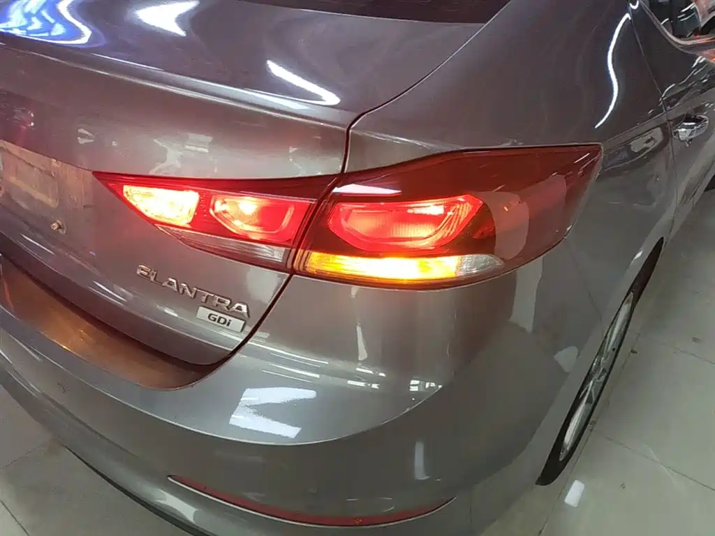 Hyundai Elantra 2019 — фото 8