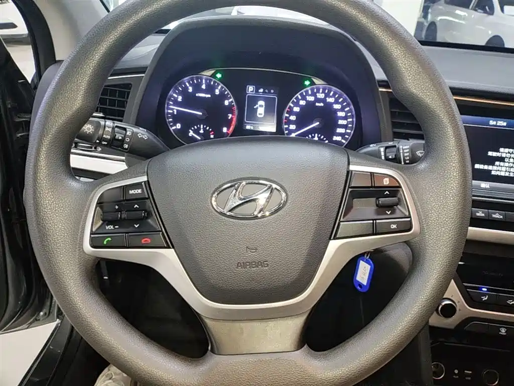 Hyundai Elantra 2019 — фото 11