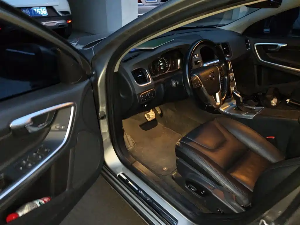 Volvo S60 2015 — фото 17