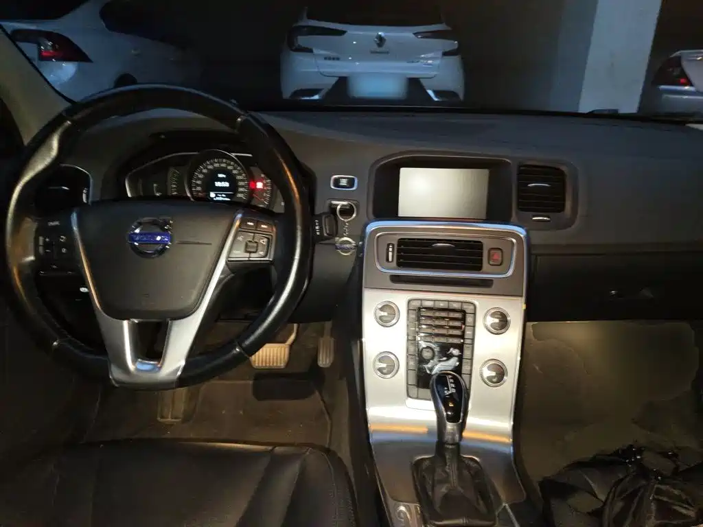 Volvo S60 2015 — фото 10
