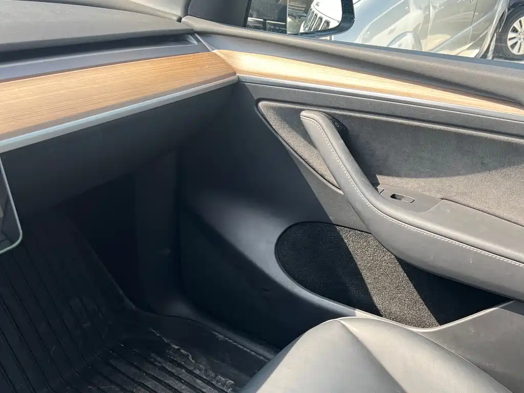 Tesla Model Y 2021 — фото 12