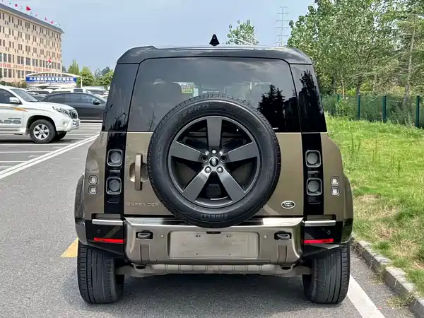 Land Rover Defender 2021