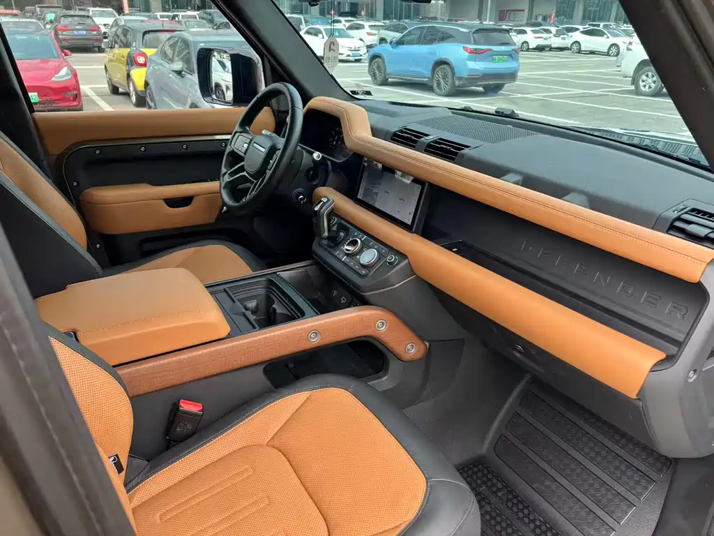 Land Rover Defender 2021 — фото 15