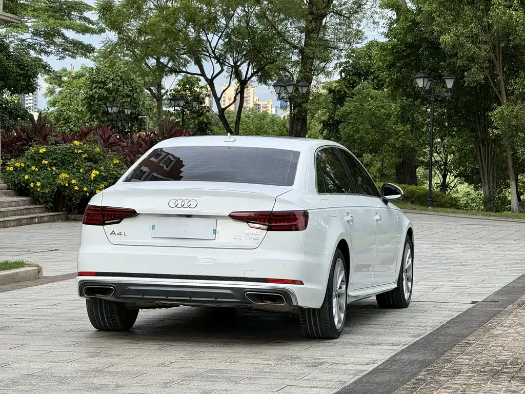 Audi A4L 2019 — фото 8