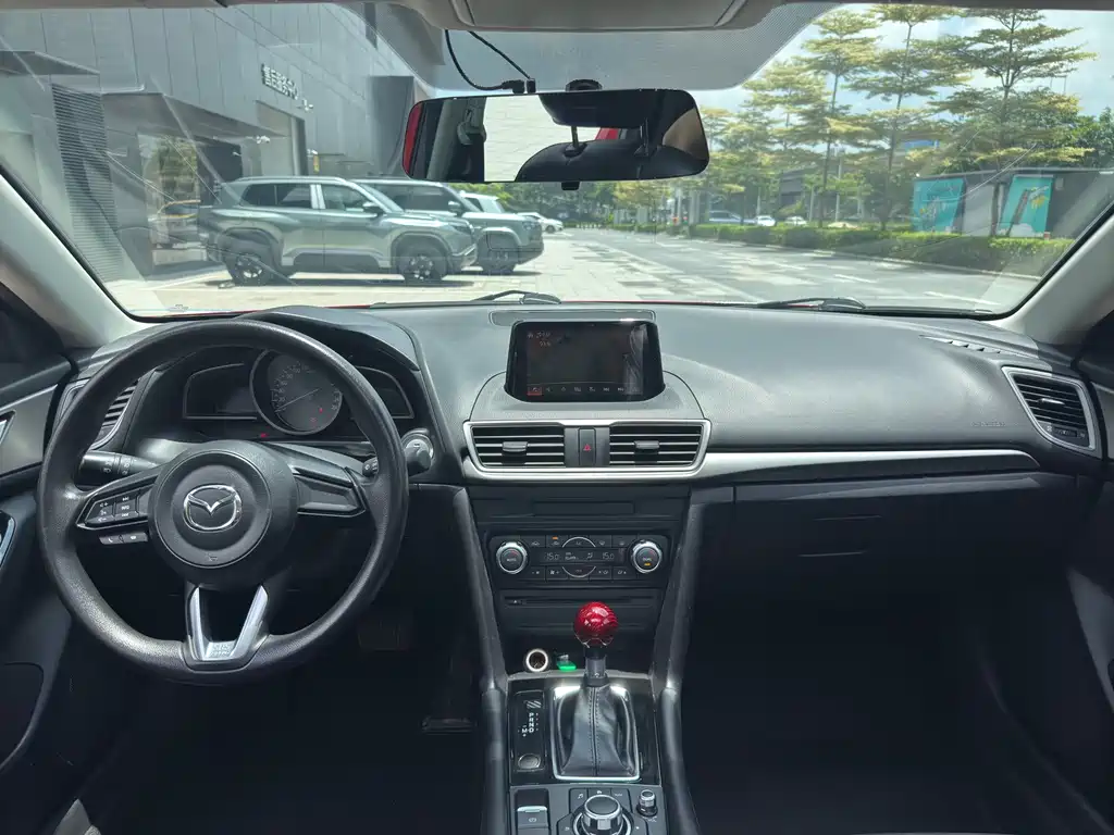 Mazda 3 Axela 2019 — фото 11