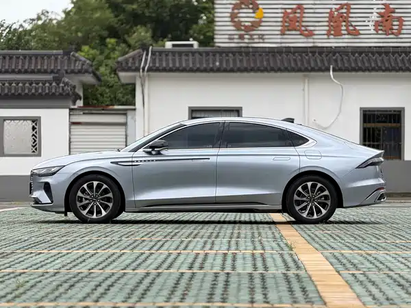 Lincoln Z 2024