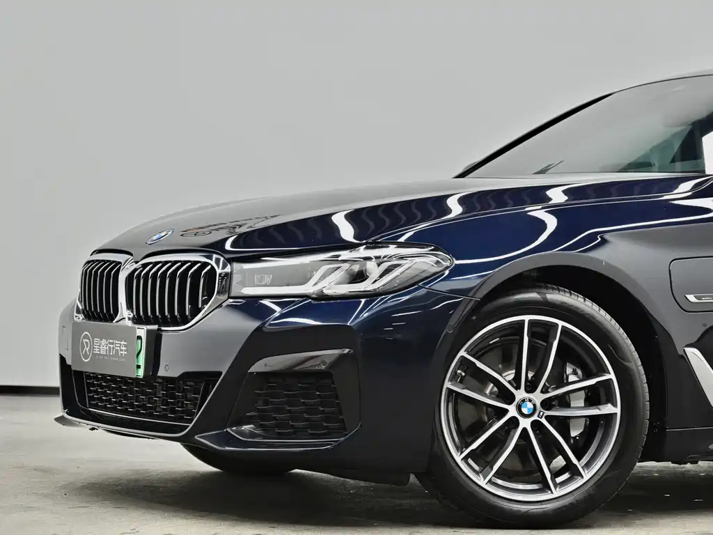 BMW 5 Series New Energy 2022 — фото 26