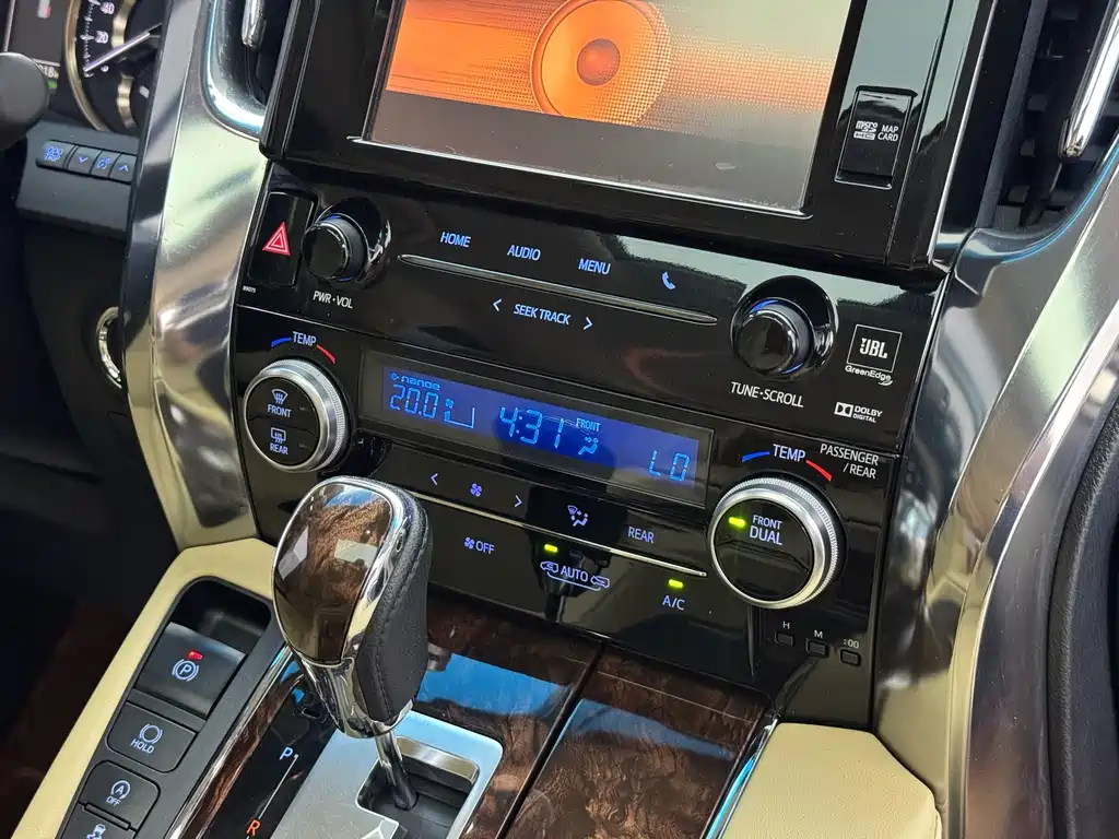 Toyota Alphard 2019 — фото 21