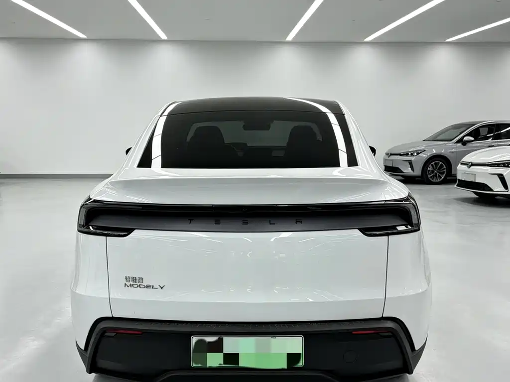 Tesla Model Y 2026 — фото 11