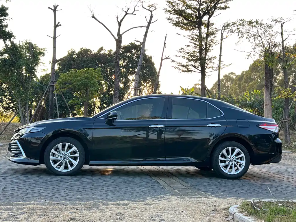 Toyota Camry 2023 — фото 9