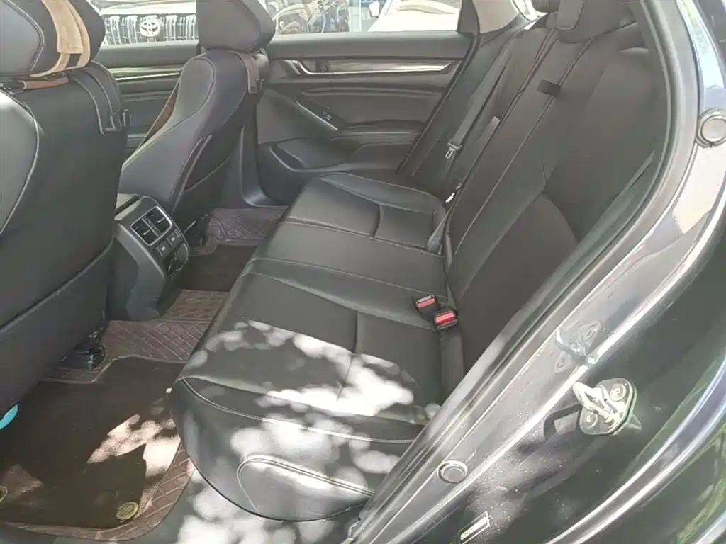 Honda Accord 2022 — фото 17