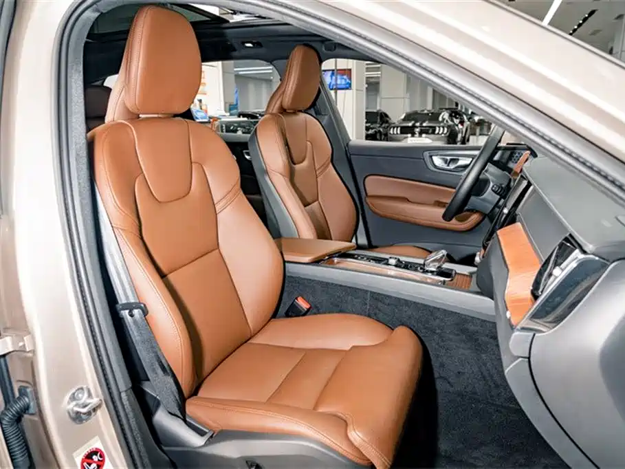 Volvo XC60 2025 — фото 19