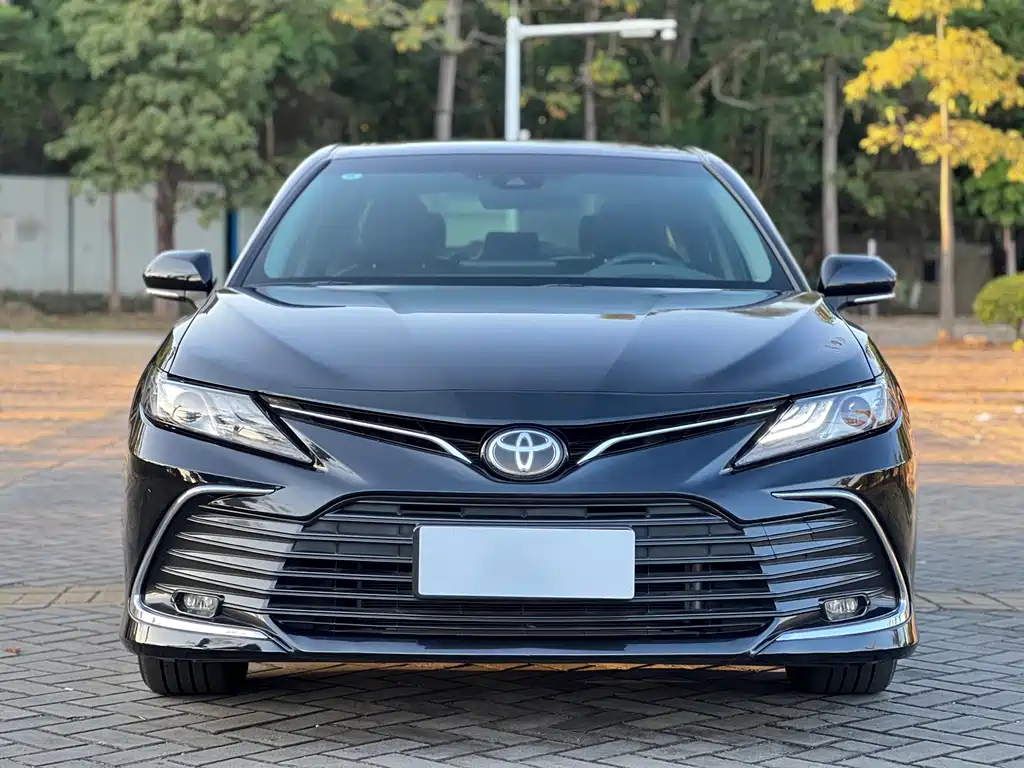 Toyota Camry 2023 — фото 2