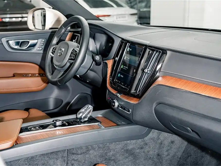 Volvo XC60 2025 — фото 18