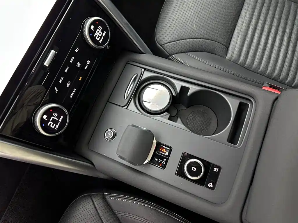Land Rover Discovery 2024 — фото 13