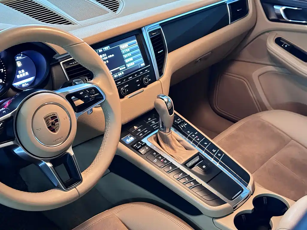 Porsche Macan 2016 — фото 13