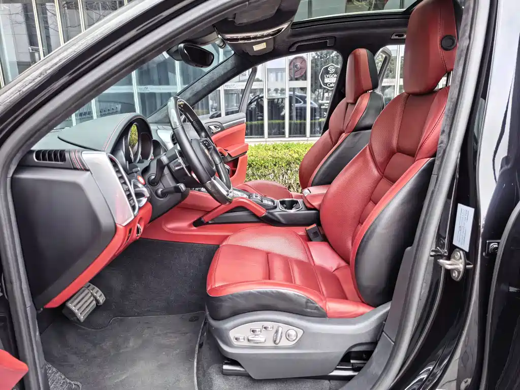 Porsche Cayenne 2017 — фото 15