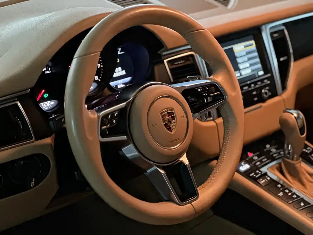 Porsche Macan 2016 — фото 11