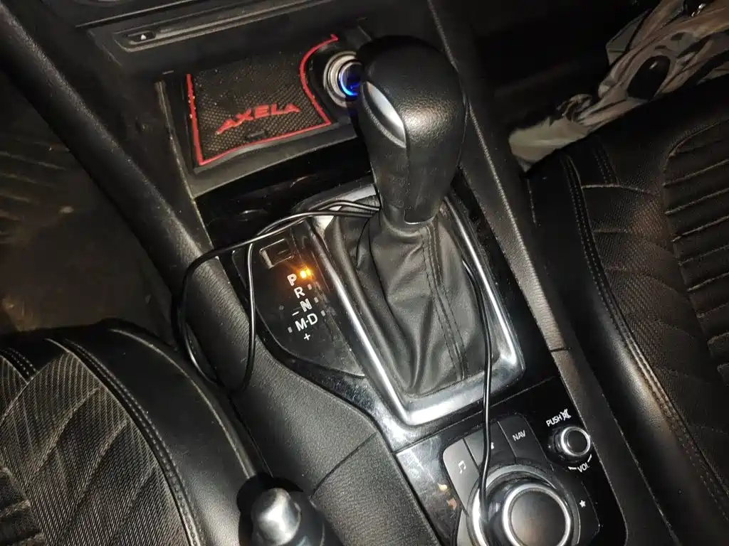 Mazda 3 Axela 2016 — фото 15