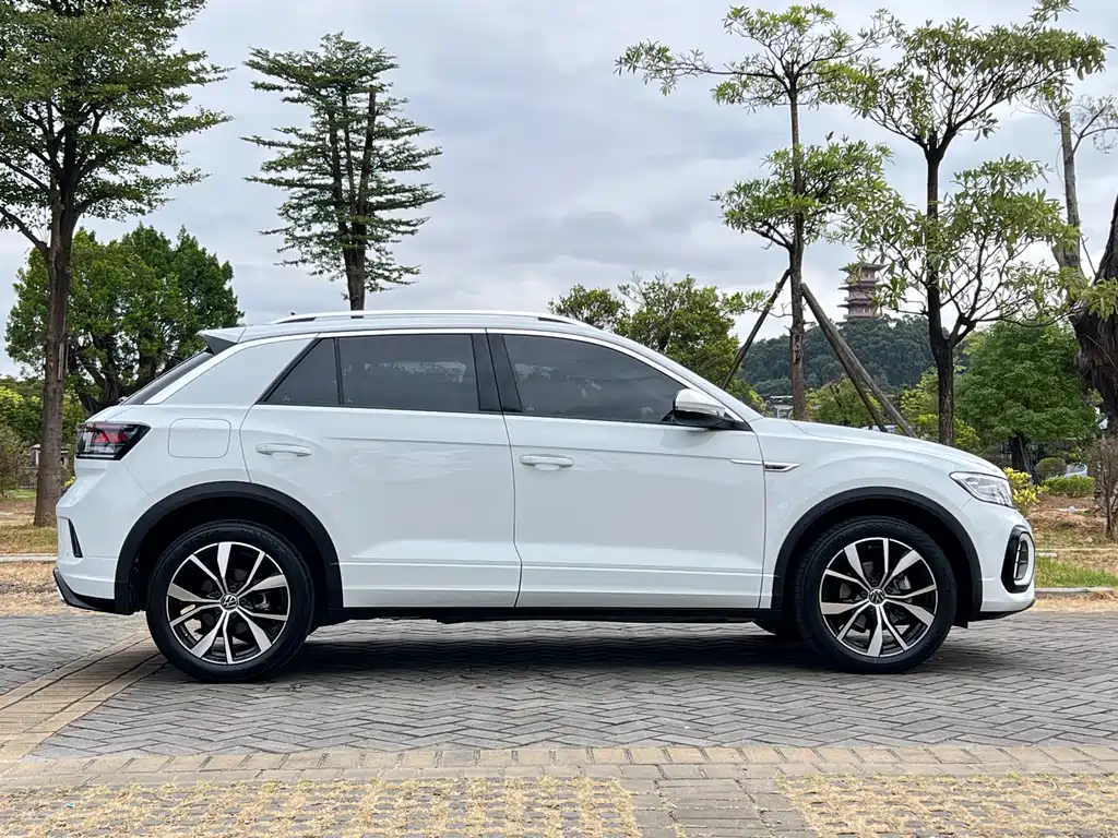 Volkswagen T-Roc 2023 — фото 11