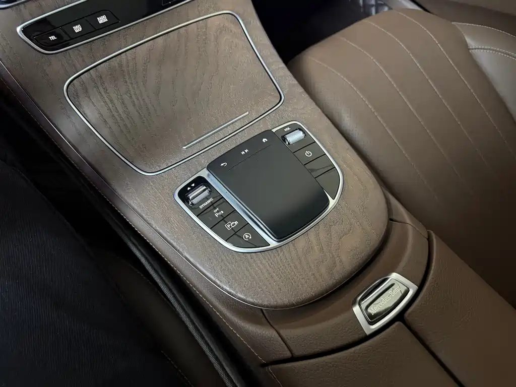 Mercedes-Benz E-Class 2021 — фото 18