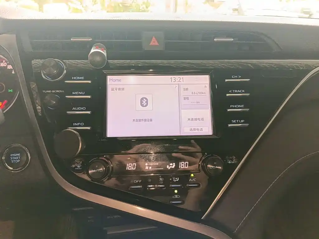 Toyota Camry 2018 — фото 13