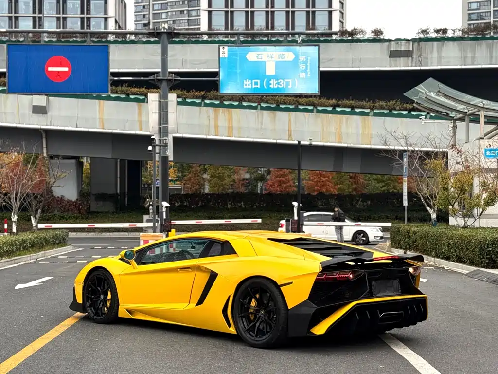 Lamborghini Aventador 2012 — фото 9