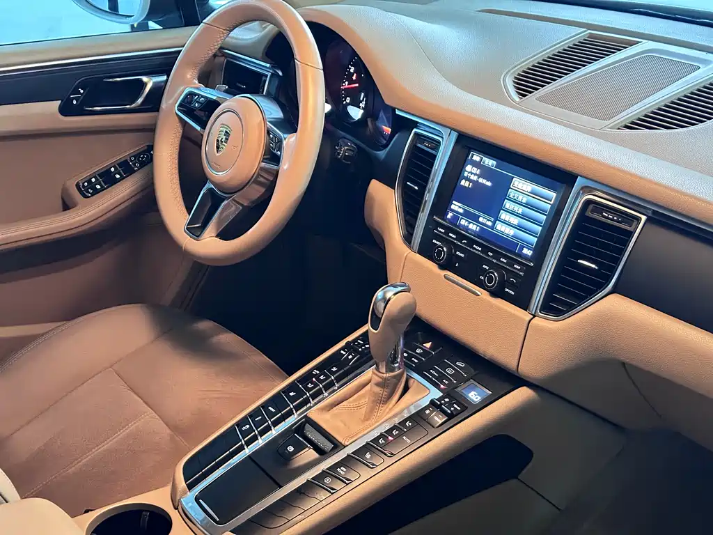 Porsche Macan 2016 — фото 18