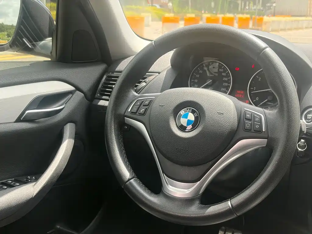 BMW X1 2015 — фото 14