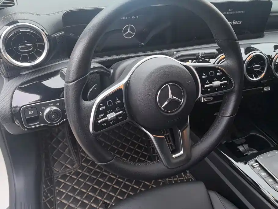 Mercedes-Benz A-Class 2021 — фото 15