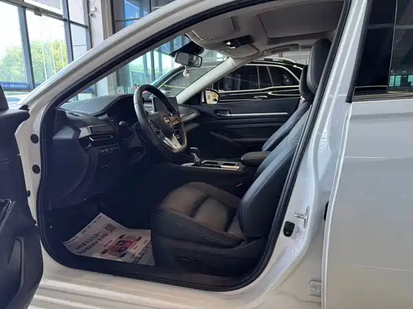 Nissan Teana 2024