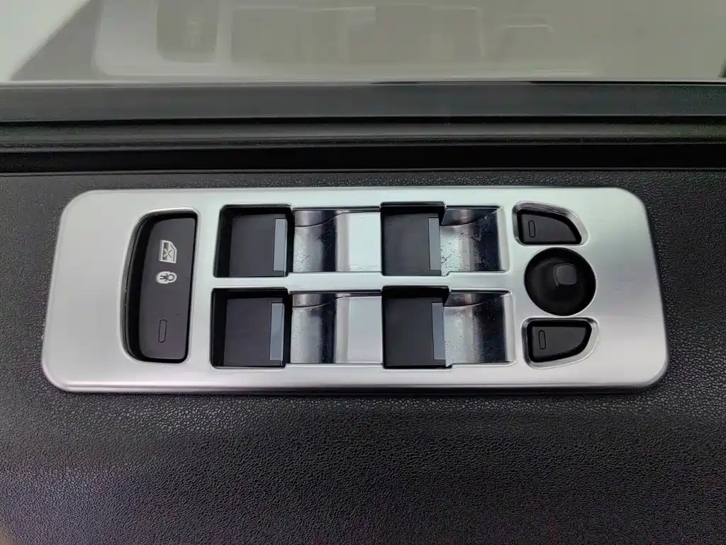 Land Rover Discovery Sport 2019 — фото 9