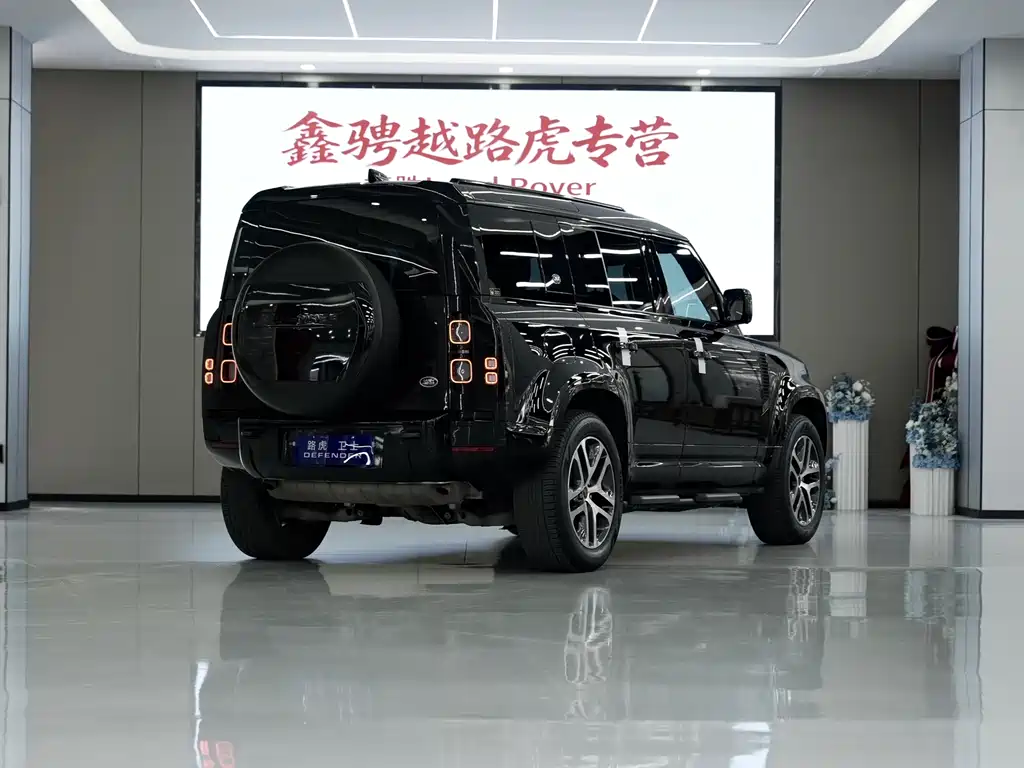 Land Rover Defender 2023