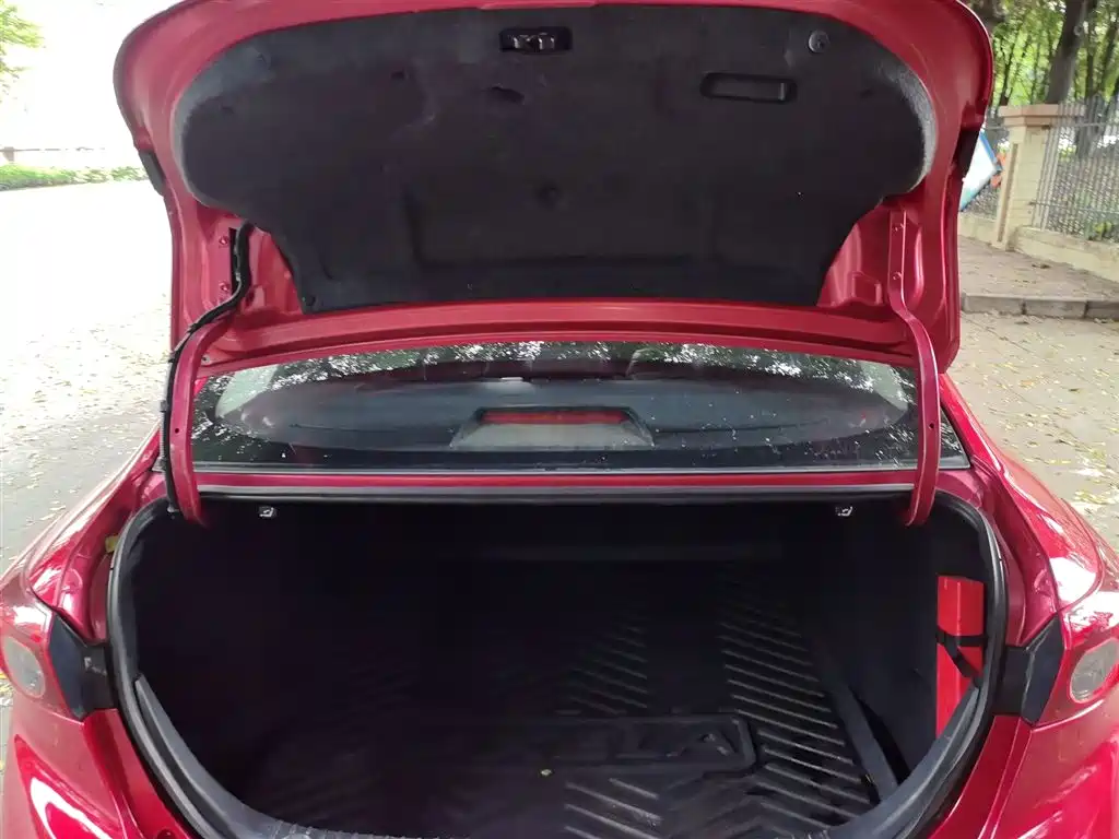 Mazda 3 Axela 2016 — фото 10