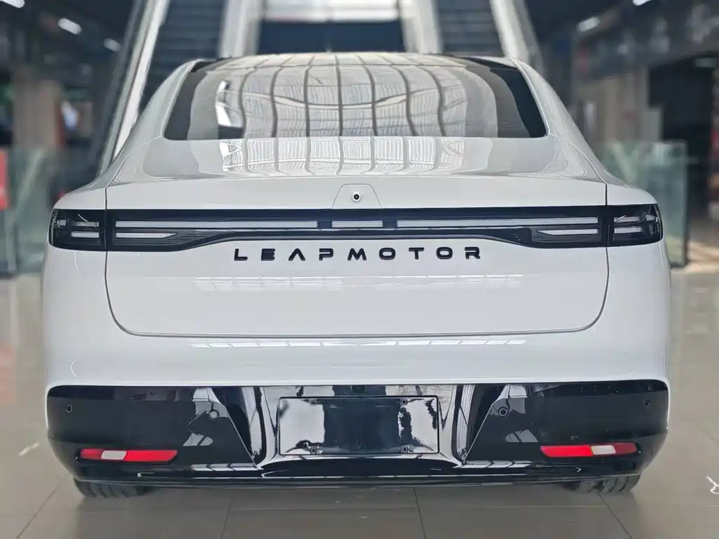 Leapmotor B01 2025 — фото 4