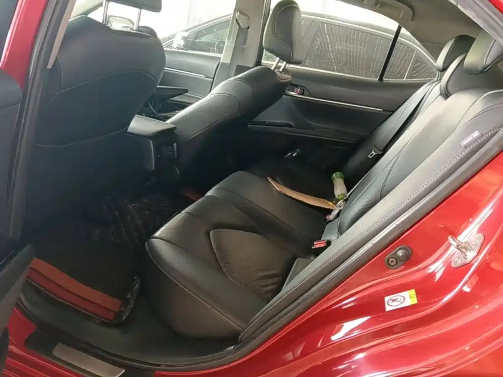 Toyota Camry 2018 — фото 17