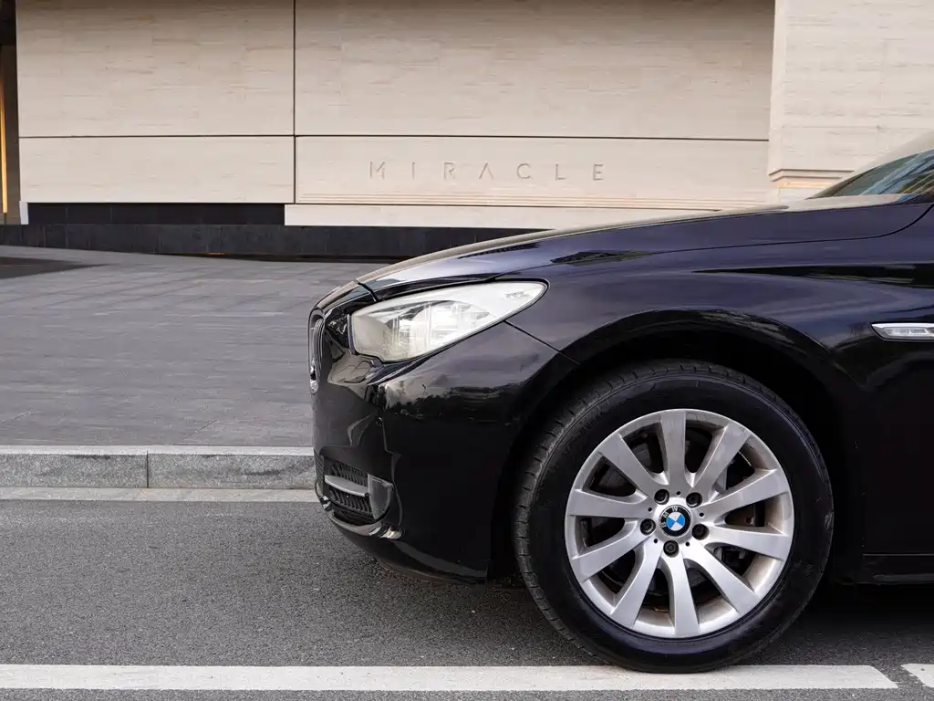 BMW 5 Series GT 2013 — фото 16
