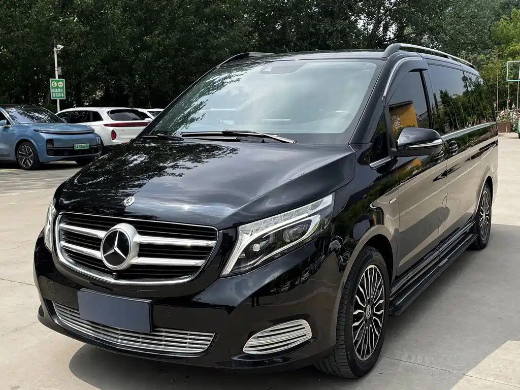 Mercedes-Benz V-Class 2020 — фото 1