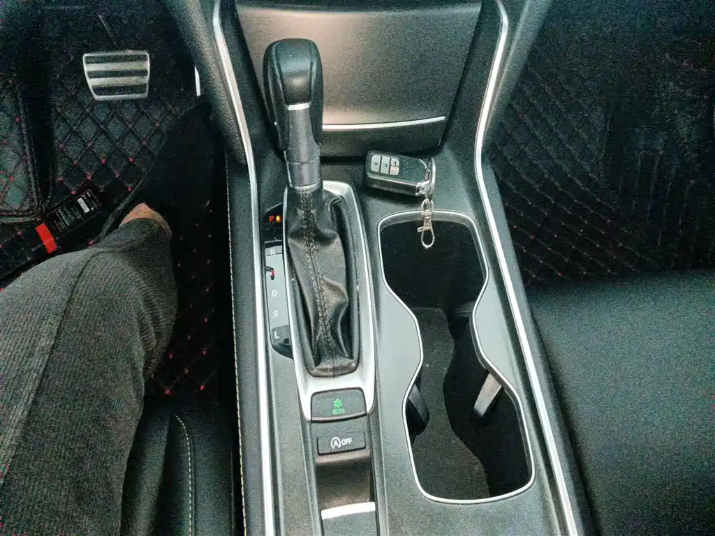 Honda Accord 2023 — фото 10